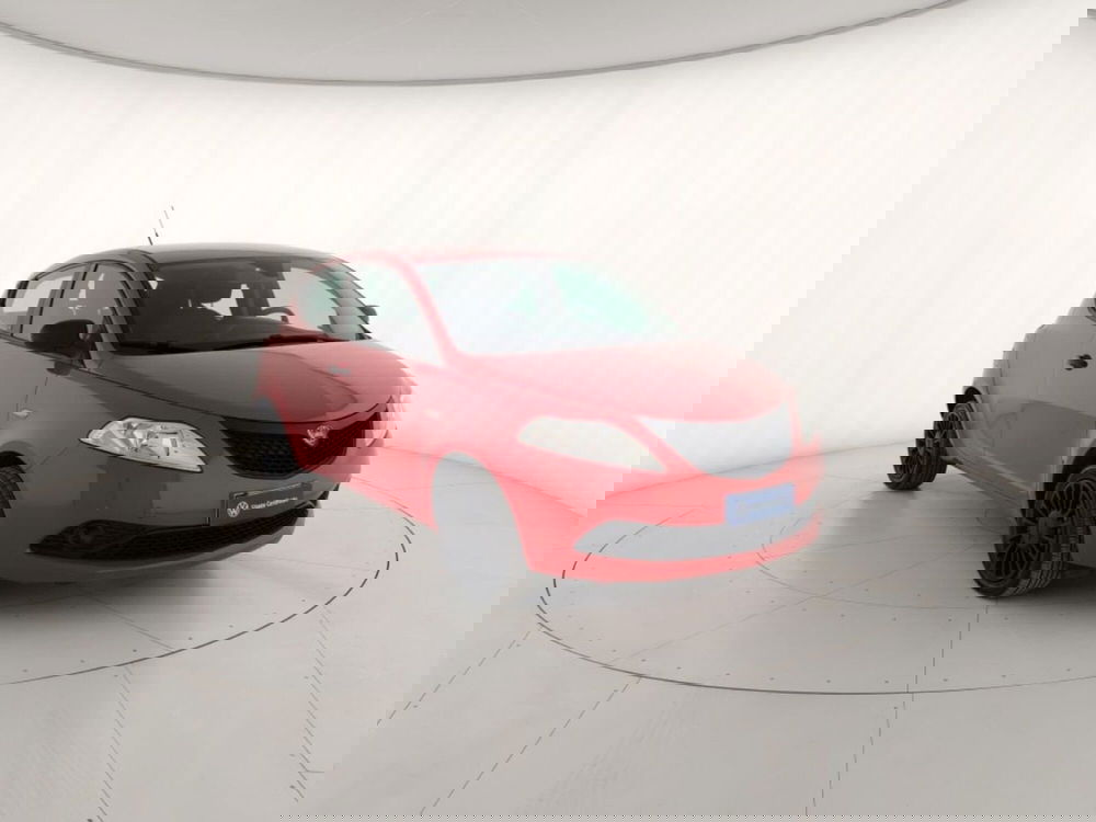 Lancia Ypsilon usata a Massa-Carrara (4)