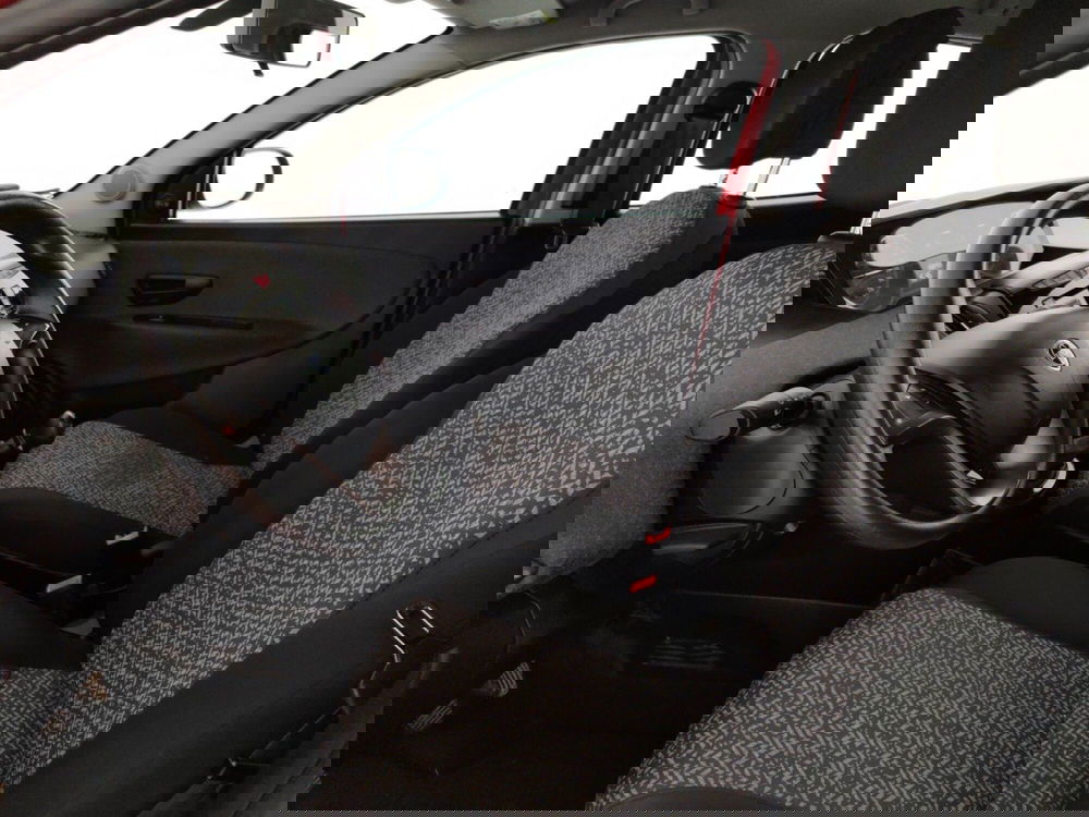 Lancia Ypsilon usata a Massa-Carrara (7)