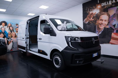 Renault Master Furgone T35 2.0 blue dci 130cv L3H2 nuova a Torino