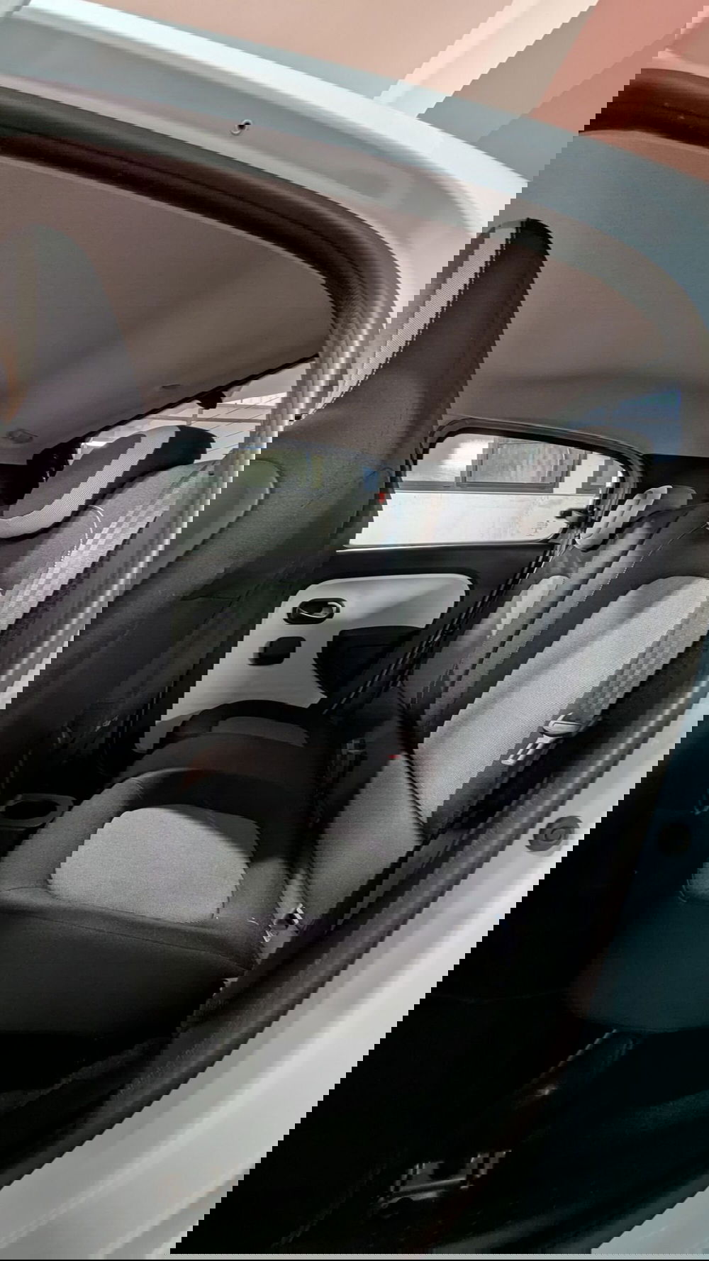 Renault Twingo usata a Milano (12)