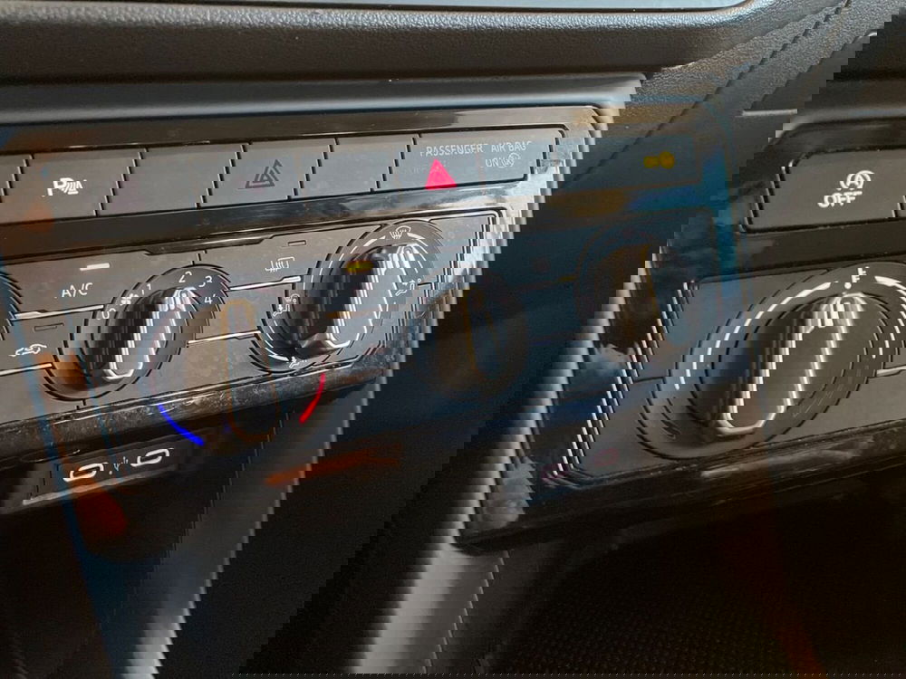 Volkswagen T-Cross usata a Prato (15)