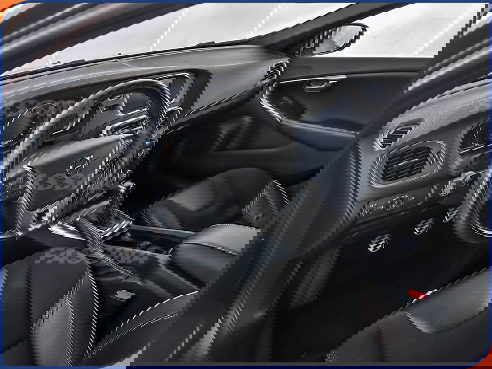 Volvo V40 usata a Milano (9)