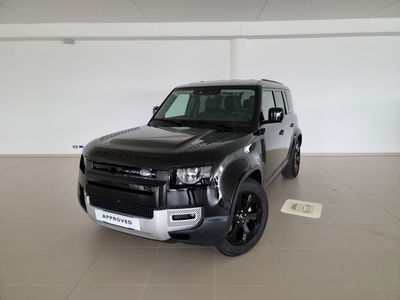 Land Rover Defender 110 3.0d i6 mhev X-Dynamic SE awd 200cv auto del 2024 usata a Alba