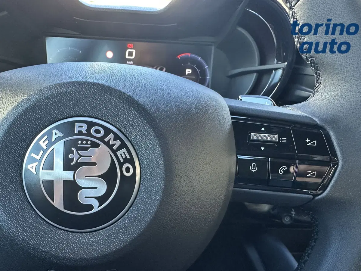 Alfa Romeo Junior nuova a Torino (19)