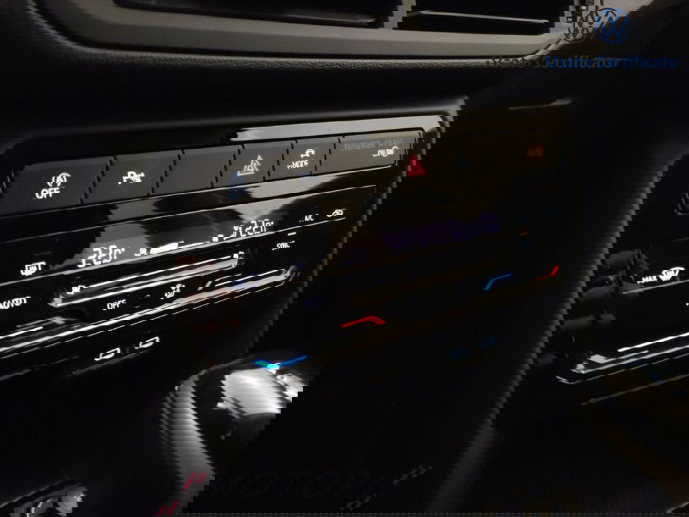 Volkswagen T-Cross usata a Varese (14)