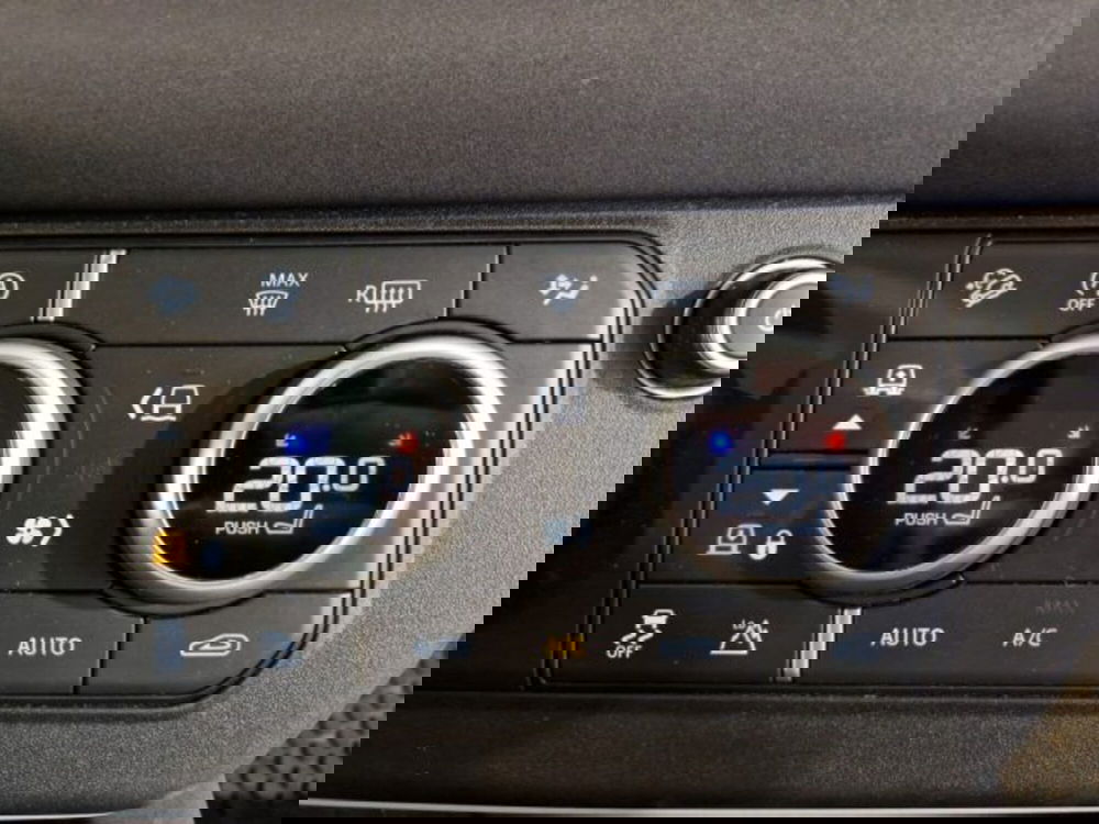 Land Rover Defender usata a Livorno (19)