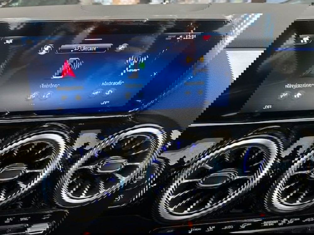 Mercedes-Benz GLA SUV nuova a Potenza (9)