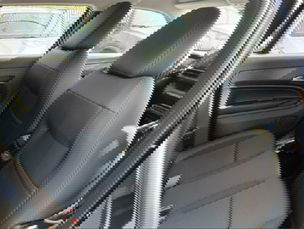 Jeep Avenger nuova a Brescia (17)