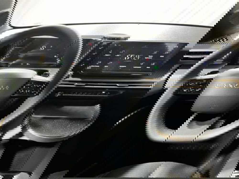 Lancia Ypsilon nuova a Sondrio (13)