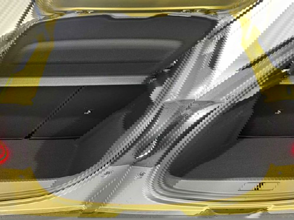 Lancia Ypsilon nuova a Sondrio (15)