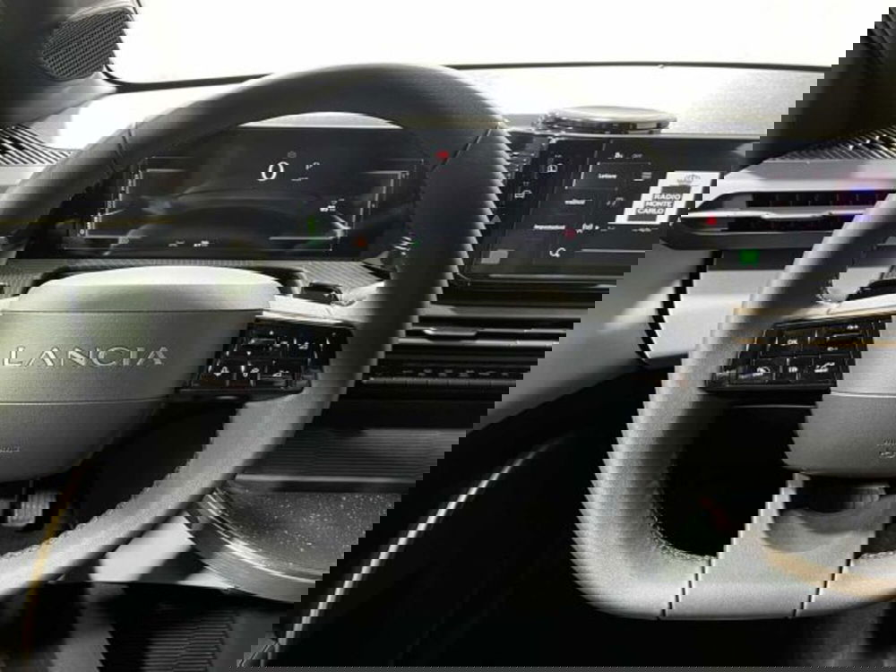 Lancia Ypsilon nuova a Sondrio (16)