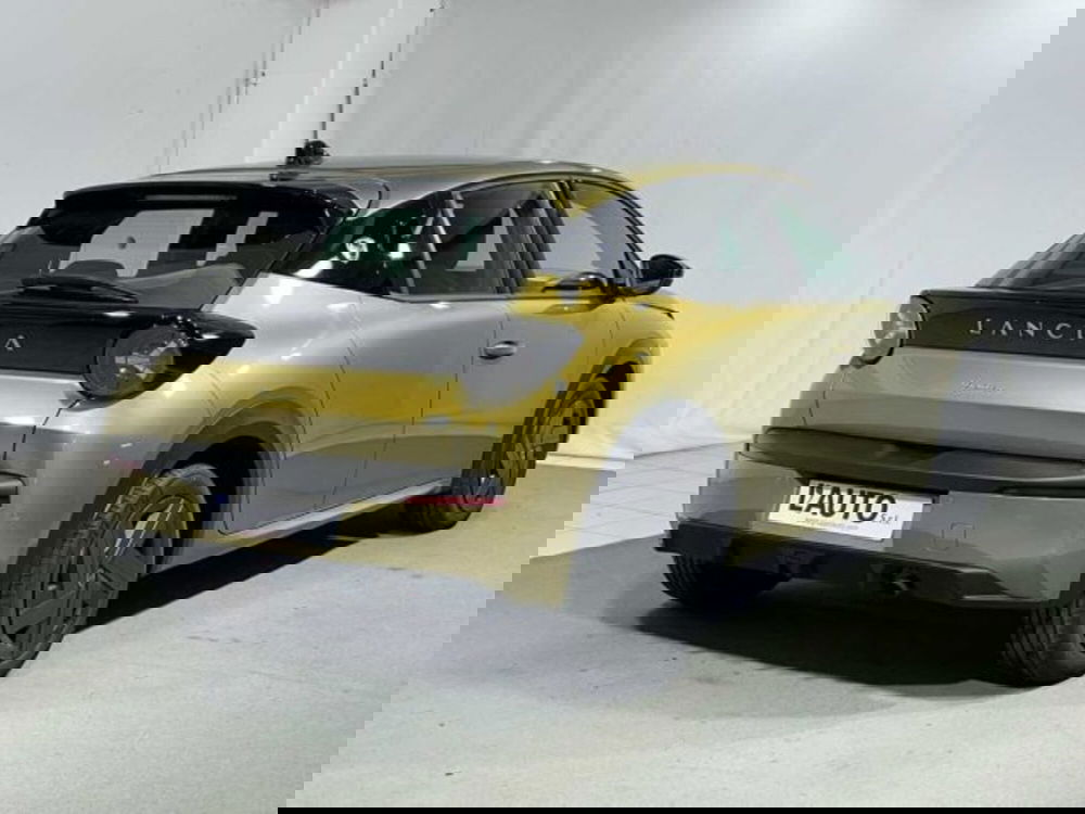 Lancia Ypsilon nuova a Sondrio (5)