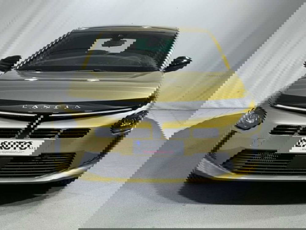 Lancia Ypsilon nuova a Sondrio (8)