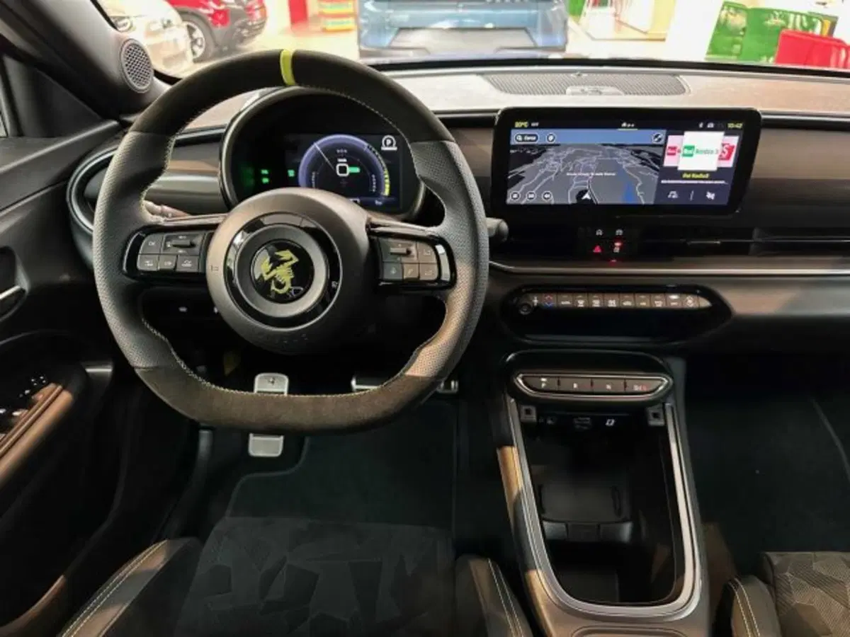 Abarth 600e nuova a Sondrio (9)