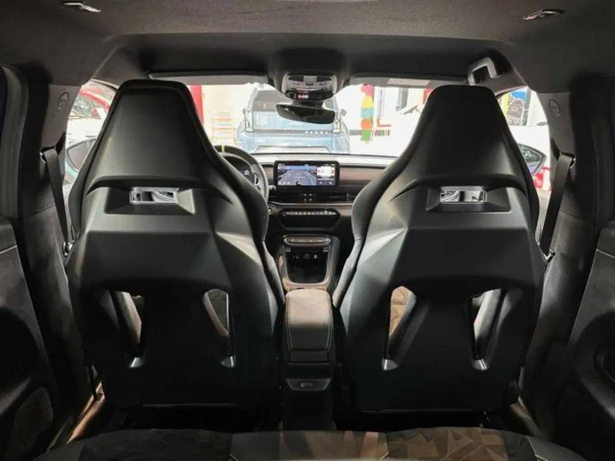 Abarth 600e nuova a Sondrio (12)