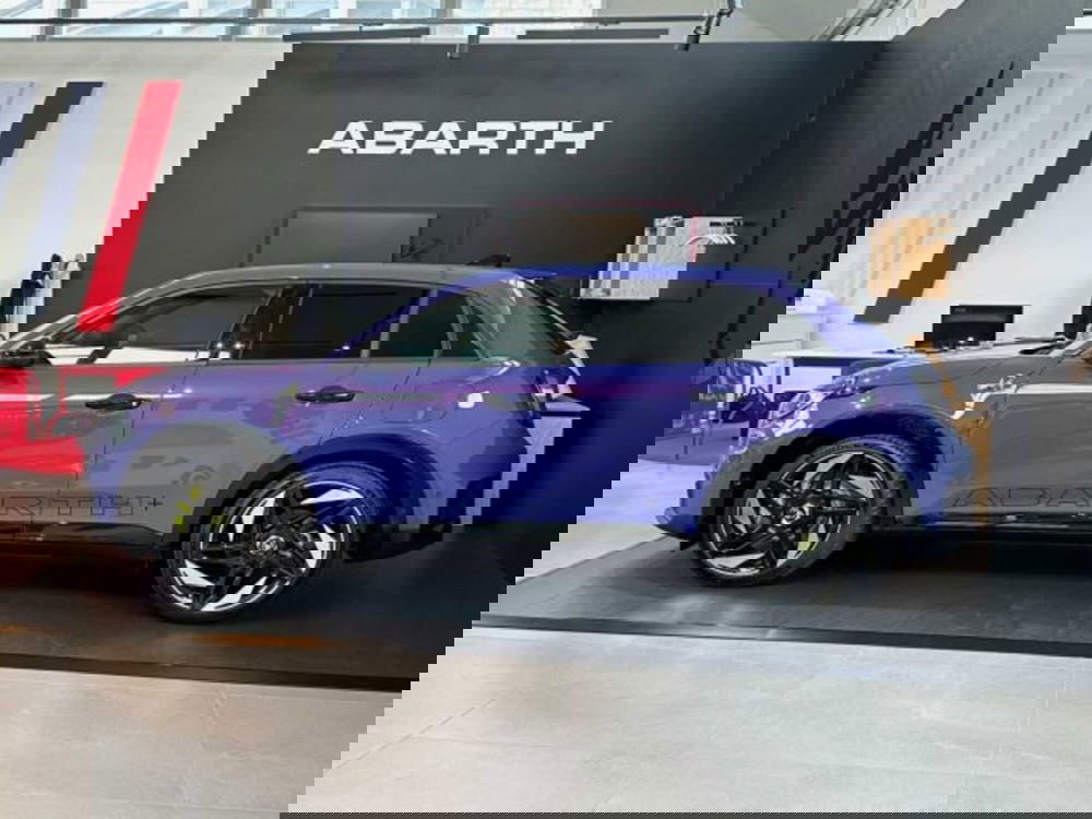 Abarth 600e nuova a Sondrio (2)