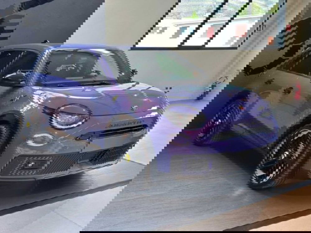 Abarth 600e nuova a Sondrio (7)