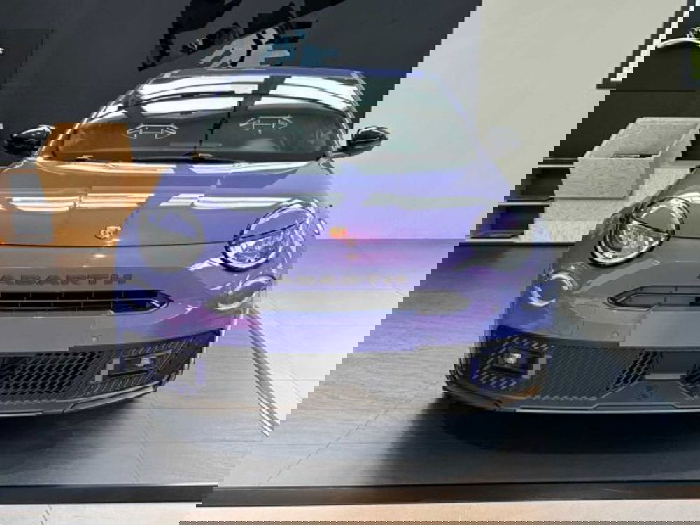 Abarth 600e nuova a Sondrio (8)