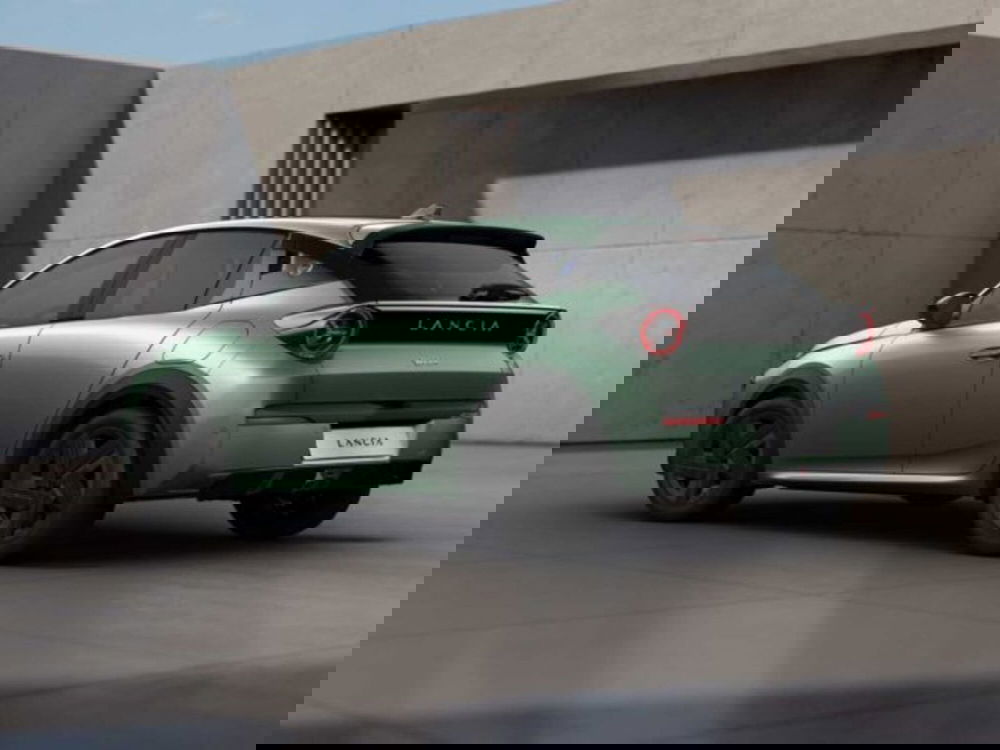 Lancia Ypsilon nuova a Sondrio (3)