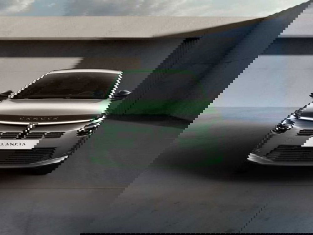 Lancia Ypsilon nuova a Sondrio (5)