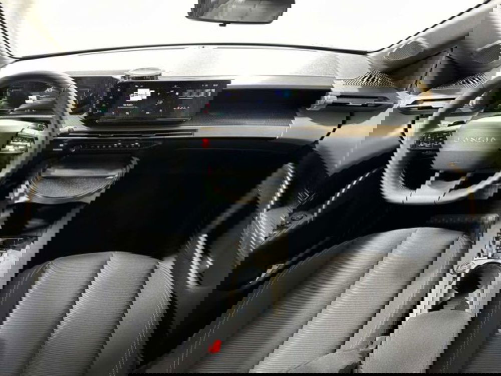 Lancia Ypsilon nuova a Sondrio (10)