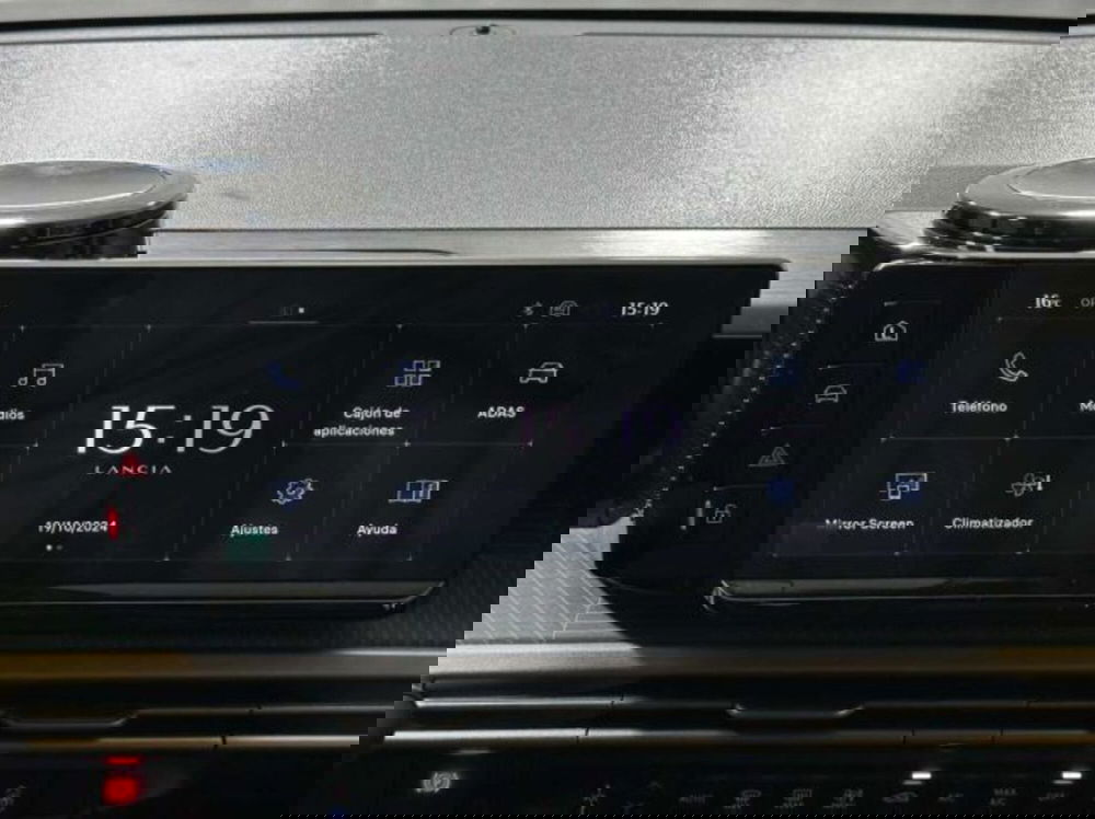 Lancia Ypsilon nuova a Sondrio (18)