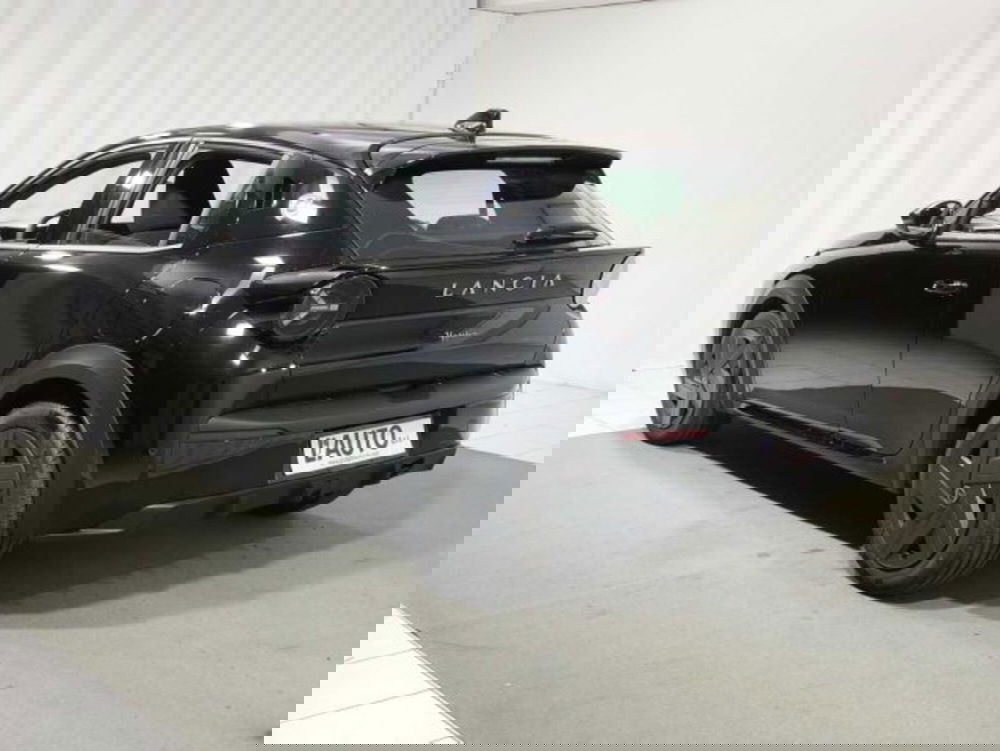 Lancia Ypsilon nuova a Sondrio (3)