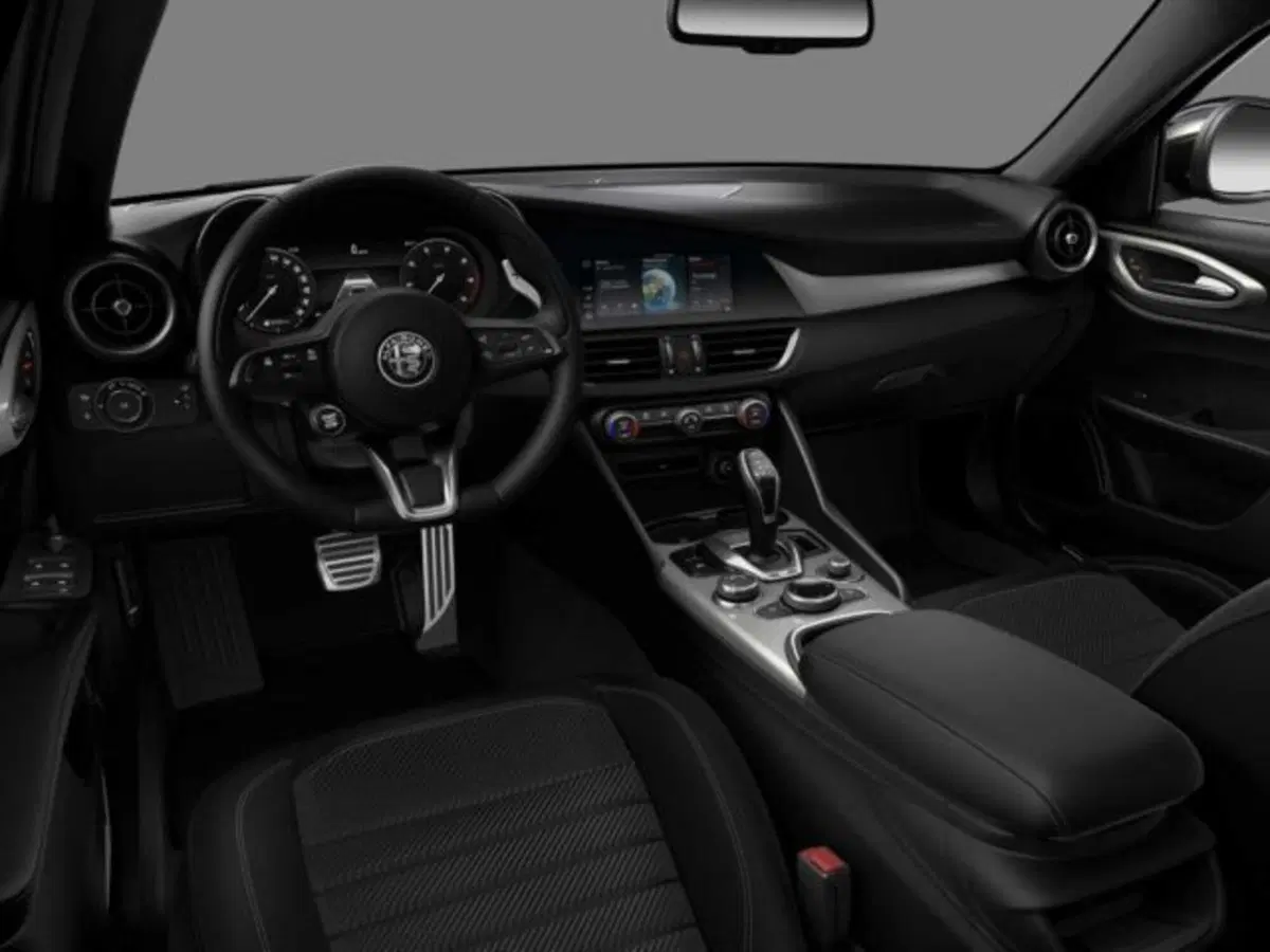 Alfa Romeo Giulia nuova a Sondrio (3)