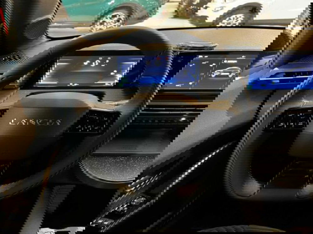 Lancia Ypsilon nuova a Sondrio (14)