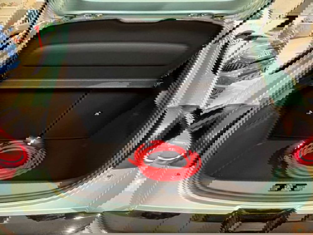 Lancia Ypsilon nuova a Sondrio (15)