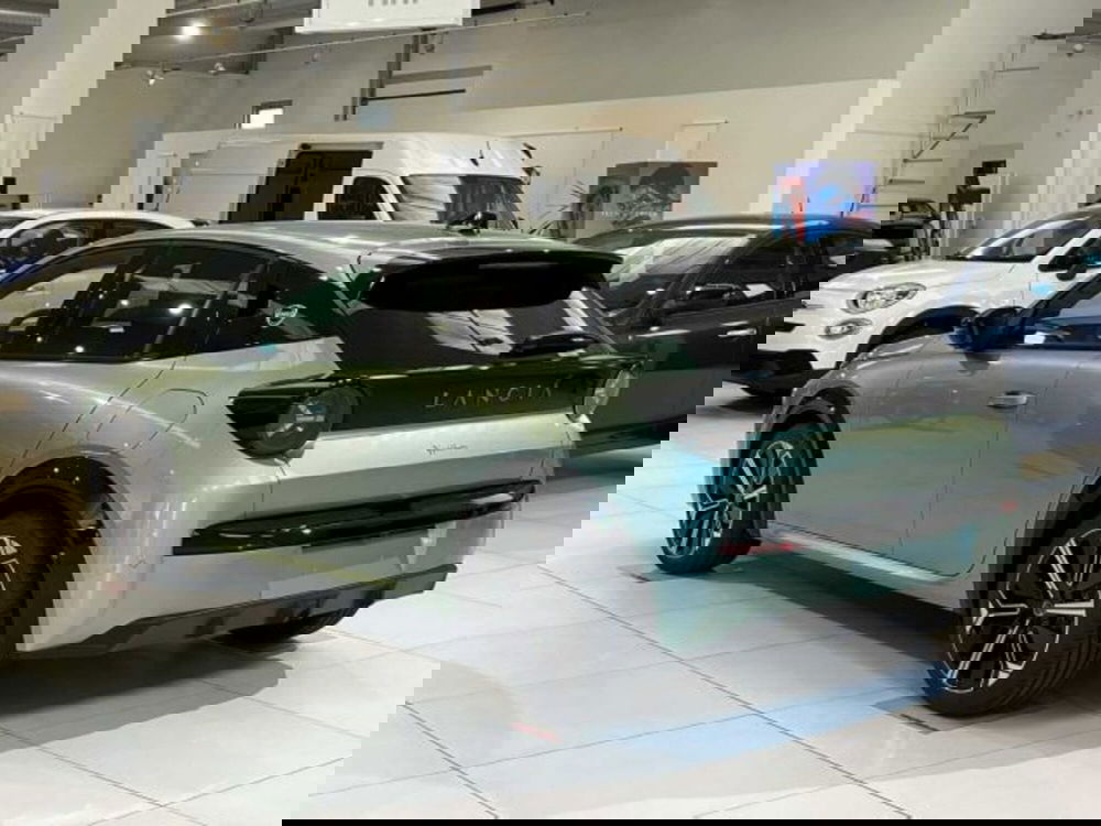 Lancia Ypsilon nuova a Sondrio (3)