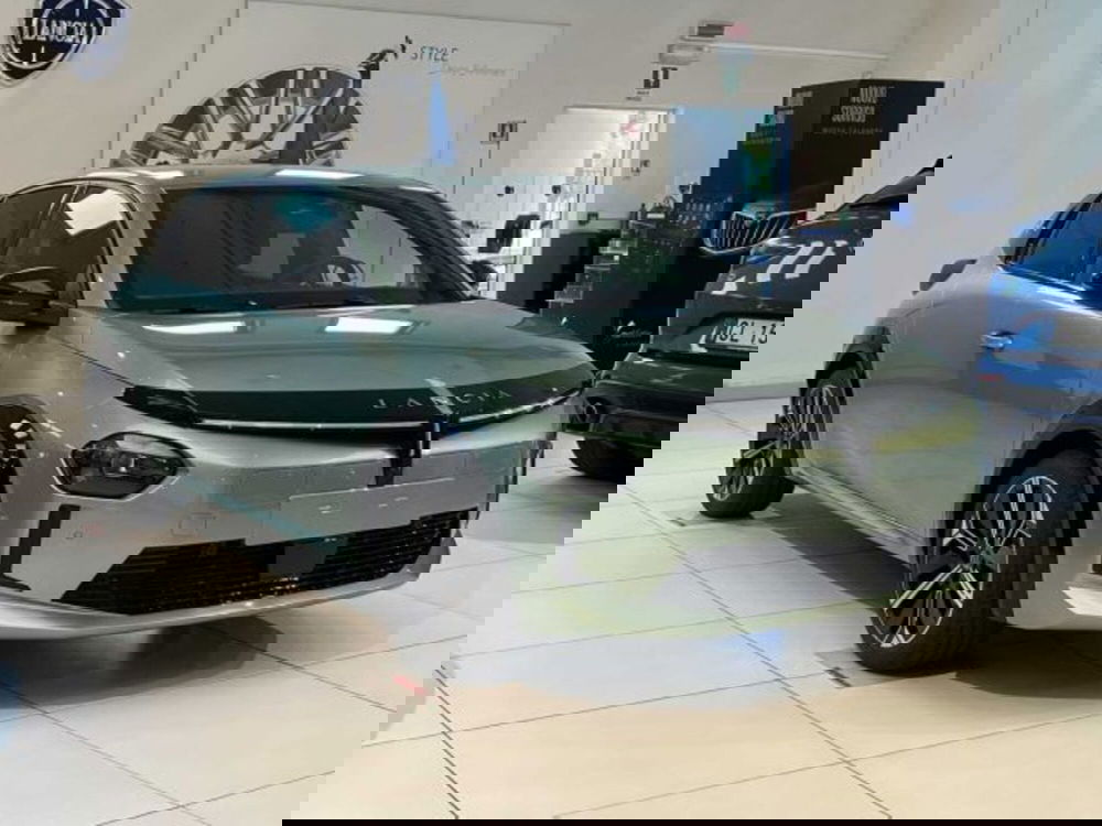 Lancia Ypsilon nuova a Sondrio (7)