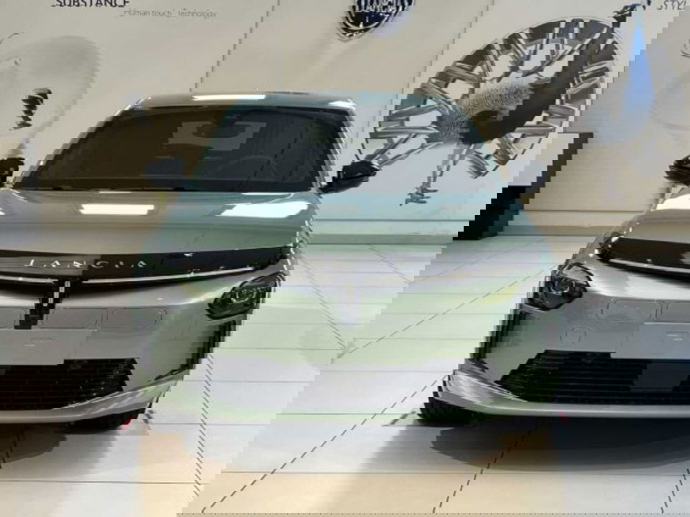 Lancia Ypsilon nuova a Sondrio (8)