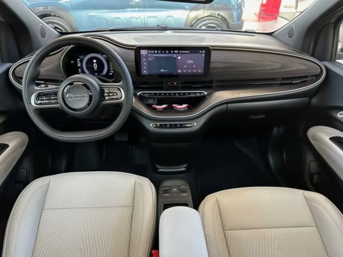 Fiat 500e nuova a Sondrio (10)
