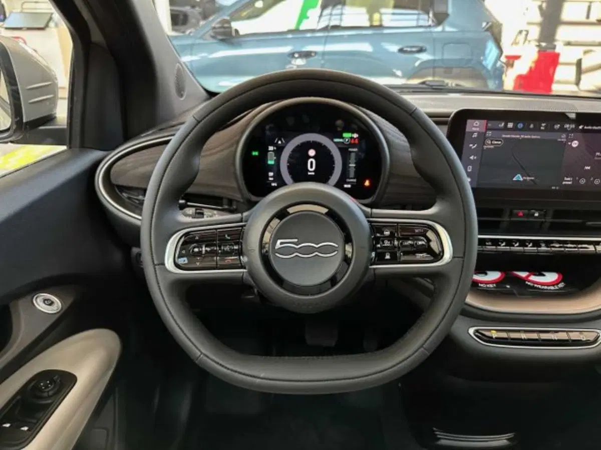 Fiat 500e nuova a Sondrio (13)
