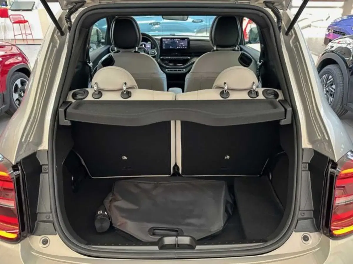 Fiat 500e nuova a Sondrio (14)