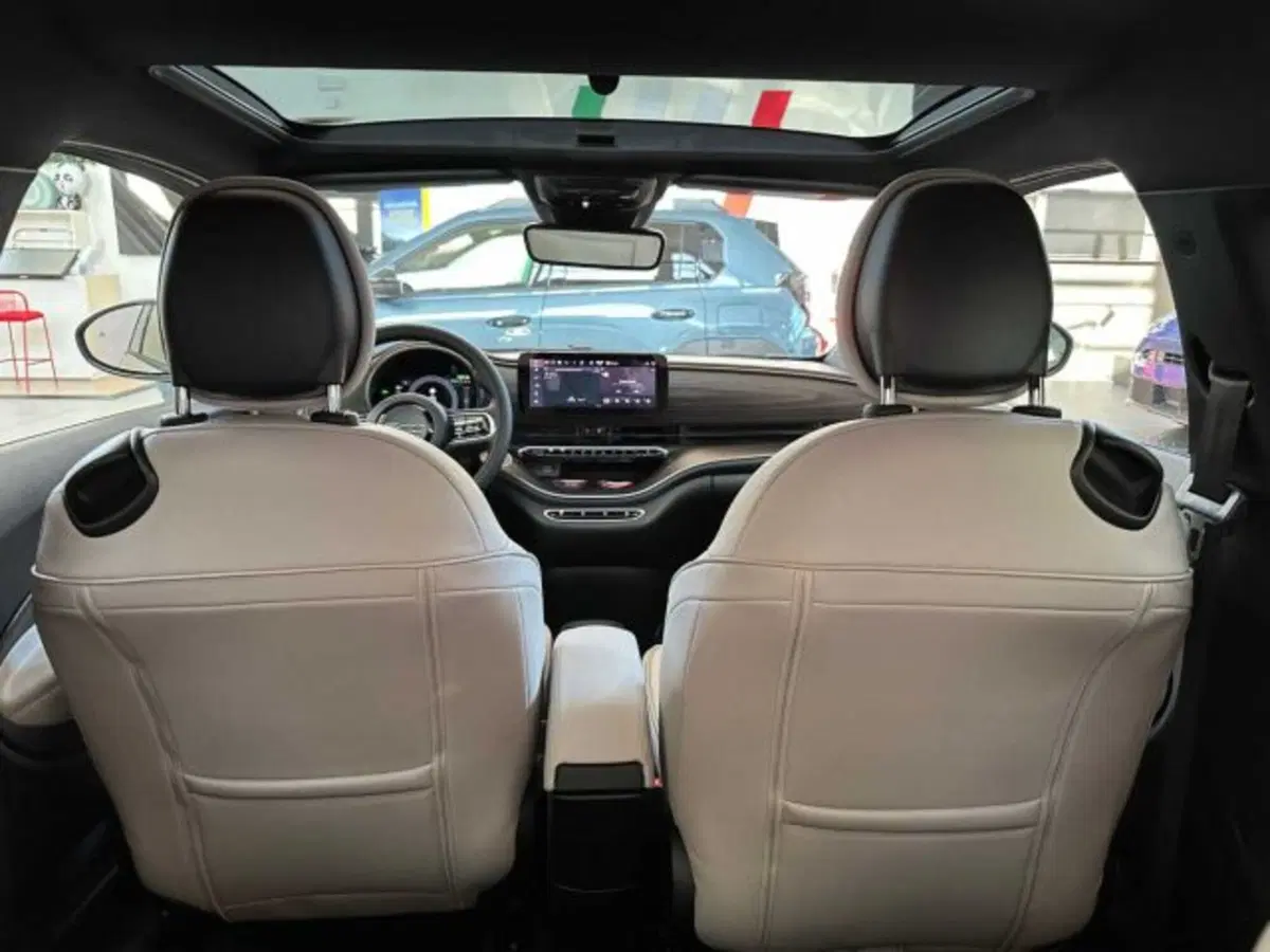 Fiat 500e nuova a Sondrio (15)