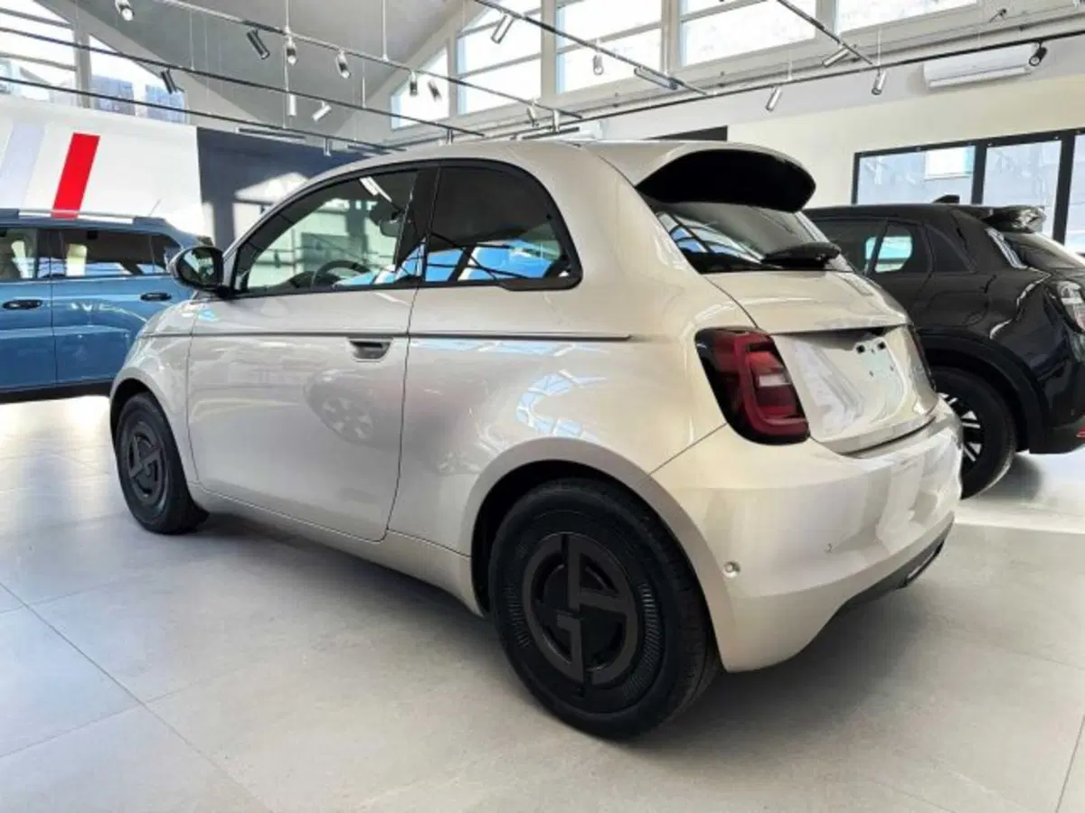Fiat 500e nuova a Sondrio (2)
