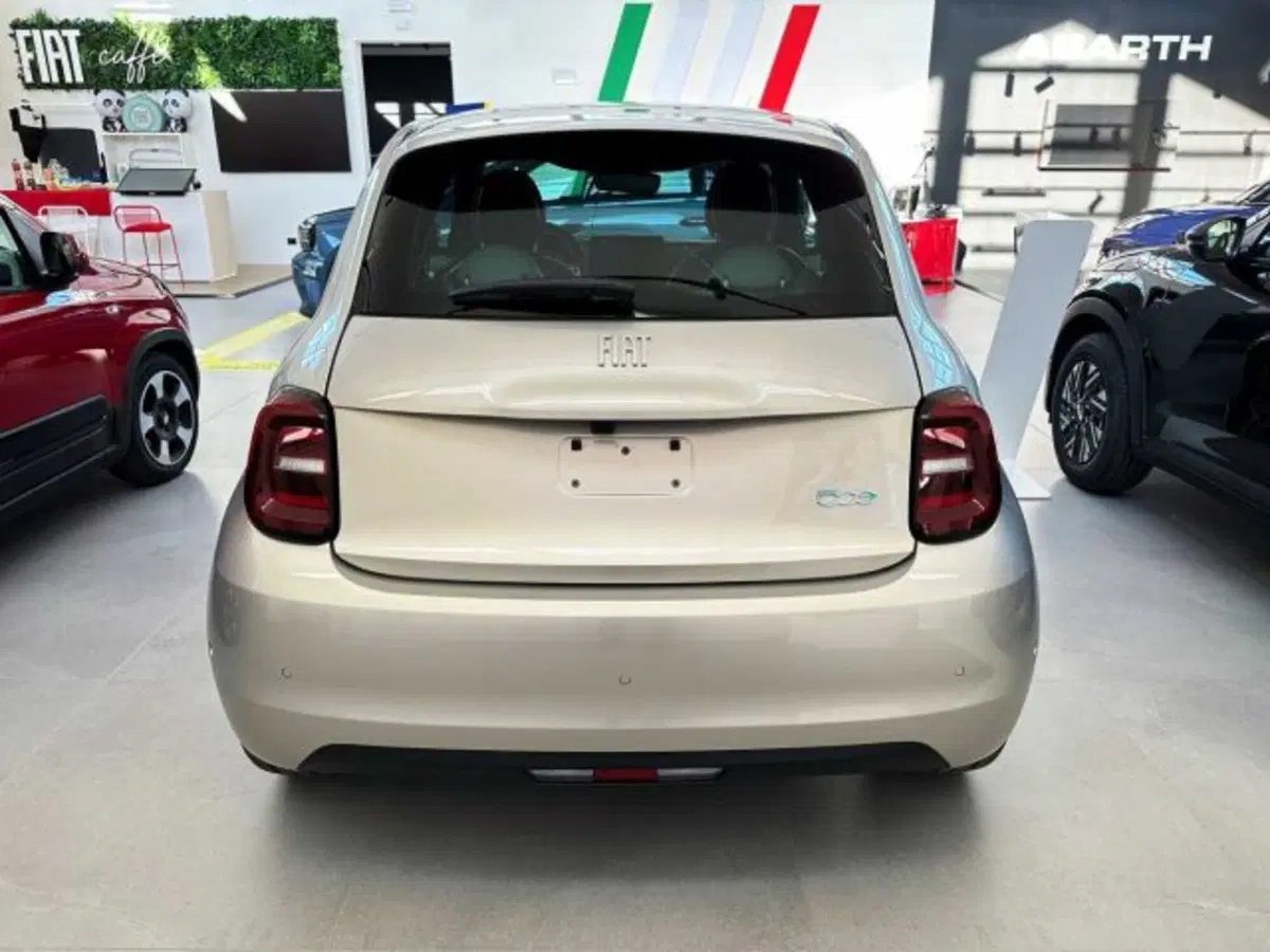 Fiat 500e nuova a Sondrio (3)