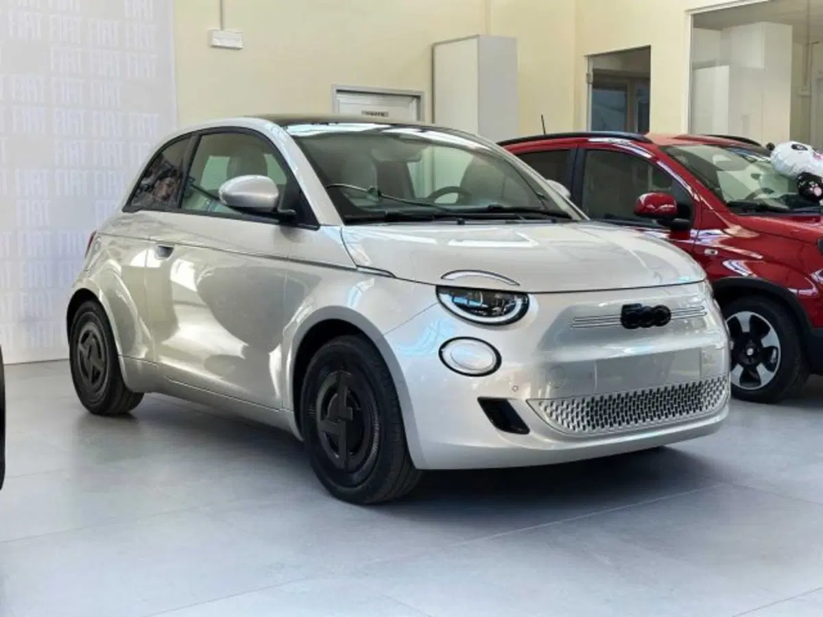 Fiat 500e nuova a Sondrio (5)