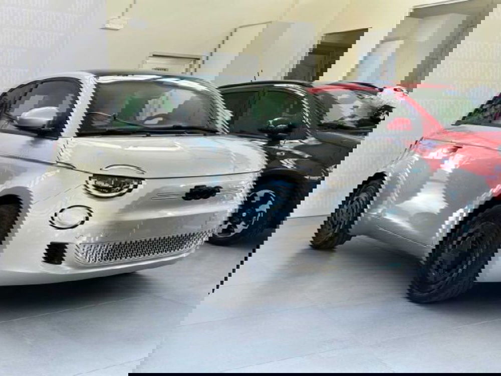 Fiat 500e nuova a Sondrio (5)