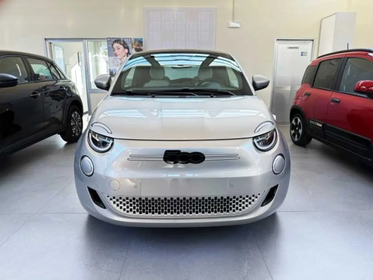 Fiat 500e nuova a Sondrio (6)