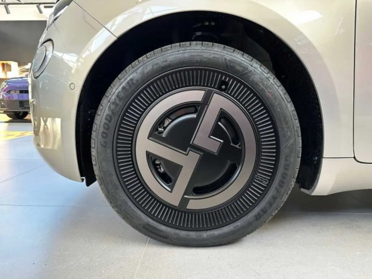 Fiat 500e nuova a Sondrio (7)