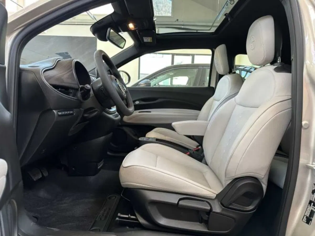 Fiat 500e nuova a Sondrio (8)