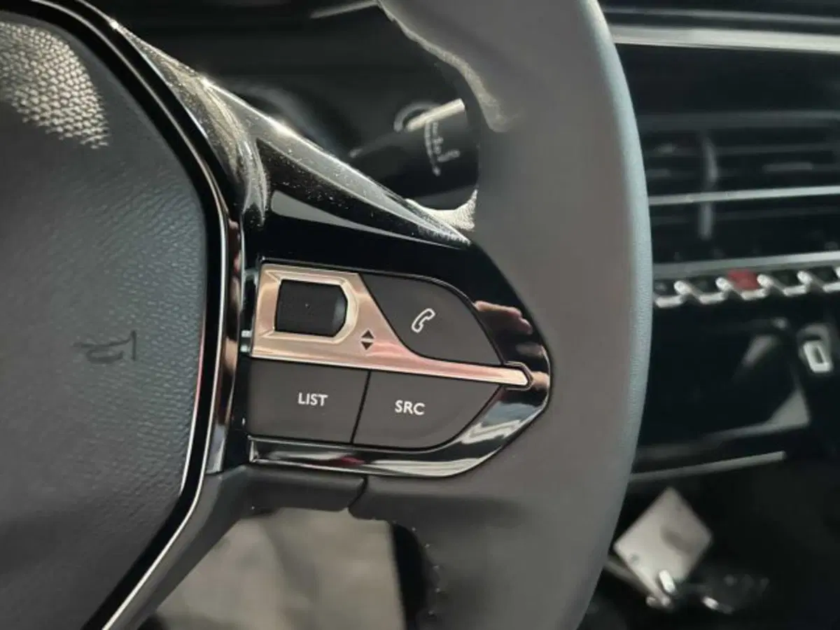 Peugeot 2008 nuova a Sondrio (18)