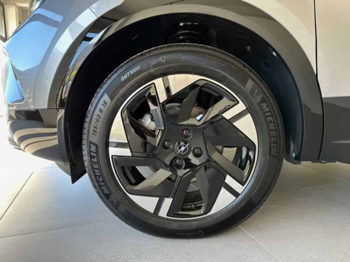 Opel Mokka-e nuova a Sondrio (4)