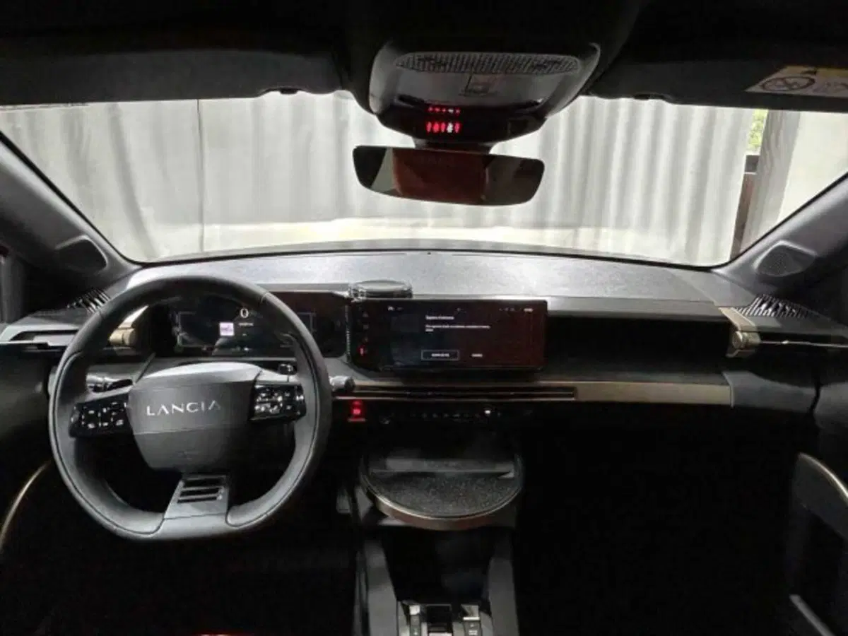 Lancia Ypsilon nuova a Sondrio (6)