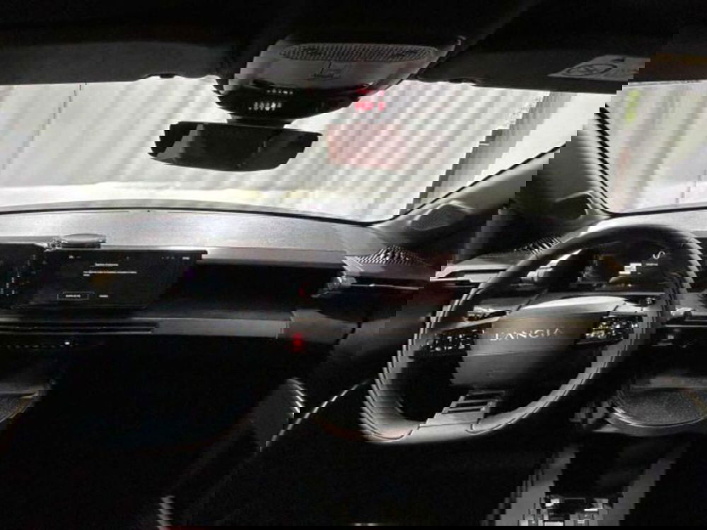 Lancia Ypsilon nuova a Sondrio (12)