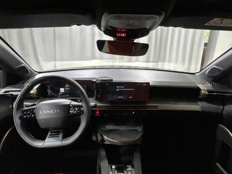 Lancia Ypsilon nuova a Sondrio (6)