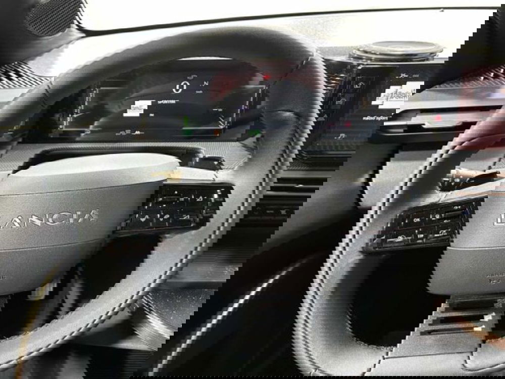 Lancia Ypsilon nuova a Sondrio (13)